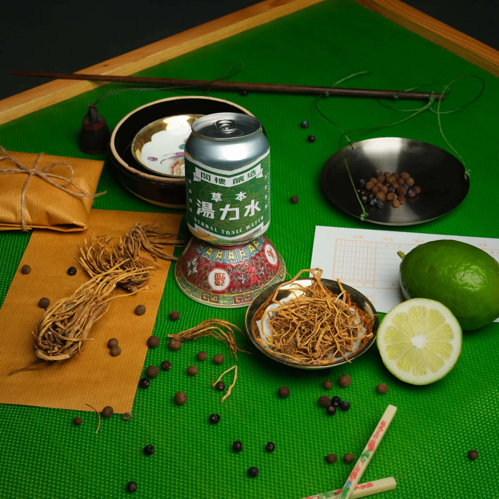 草本湯力水 Herbal Tonic Water — 素材とともに